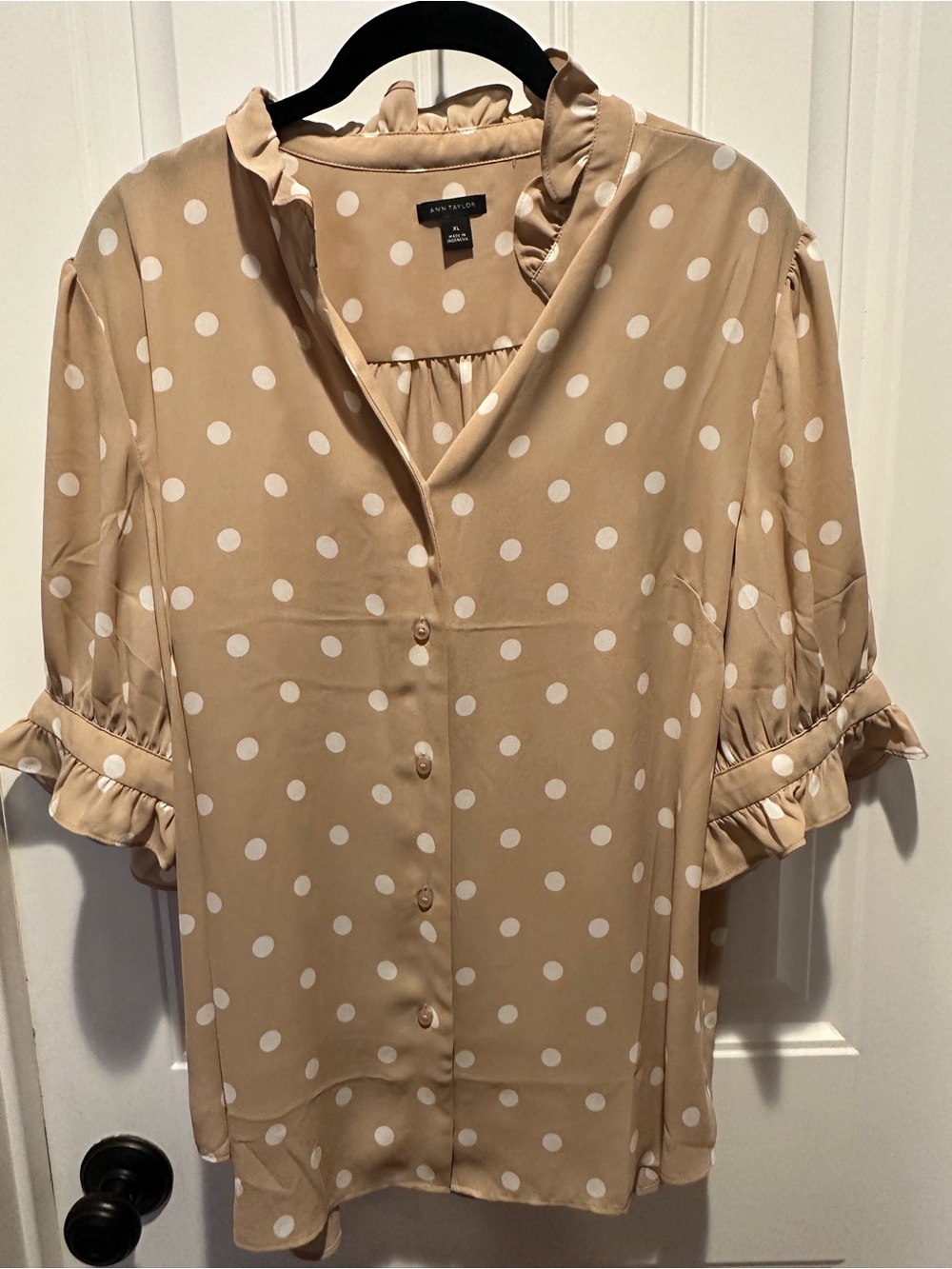 EUC Ann Taylor Polka Dot Ruffle Sleeve Blouse - Beige/White size XL